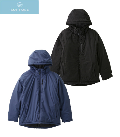 ～表地に高機能生地を使用。表地の裏側をポリウレタン樹脂コーティング加工することで、耐水圧１００００ｍｍ・撥水・ストレッチ・防風・防花粉・ＵＰＦ３０（紫外線対策）を実現。中わたは、調温中綿を使用。心地よい温度にゆるやかにコントロールすることで、より快適な着心地を実現。～【ＳＵＦＦＵＳＥ】【今風カジュアル】メンズマルチテック調温中綿パーカーサイズ：M・Ｌ商品番号：51-591-054-21～25