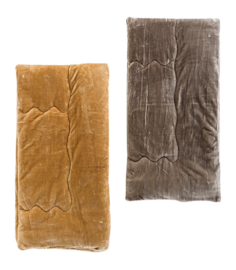 ～すぐに暖かく、ずっと暖かく。２層中わた構造で熱を逃がさず暖かさを保ちます。～（エアロゲル）×（グラフェン）ボリューム敷パッドサイズ：シングル・シングルロング兼用商品番号：81-584-767-01～02