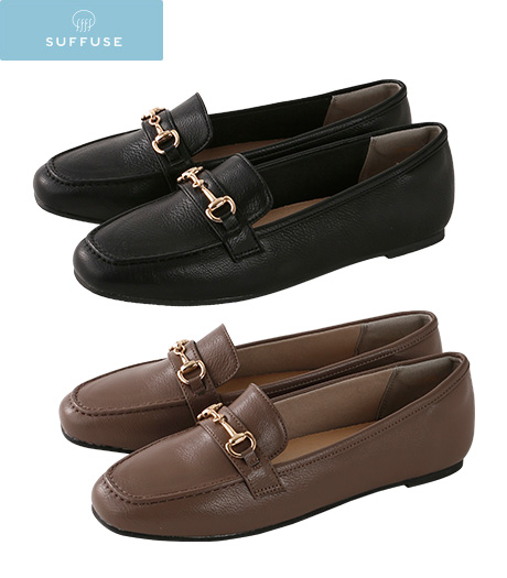 ~靴づくりのマエストロが監修。日本製のラスト(木型)を使用したゆったり幅広設計で足の動きにフィットします。~【SUFFUSE】【今風カジュアル】(幅広設計)レディースビット付フラットパンプスカラー:ブラックオークサイズ:M・L商品番号:31-515-827-01~